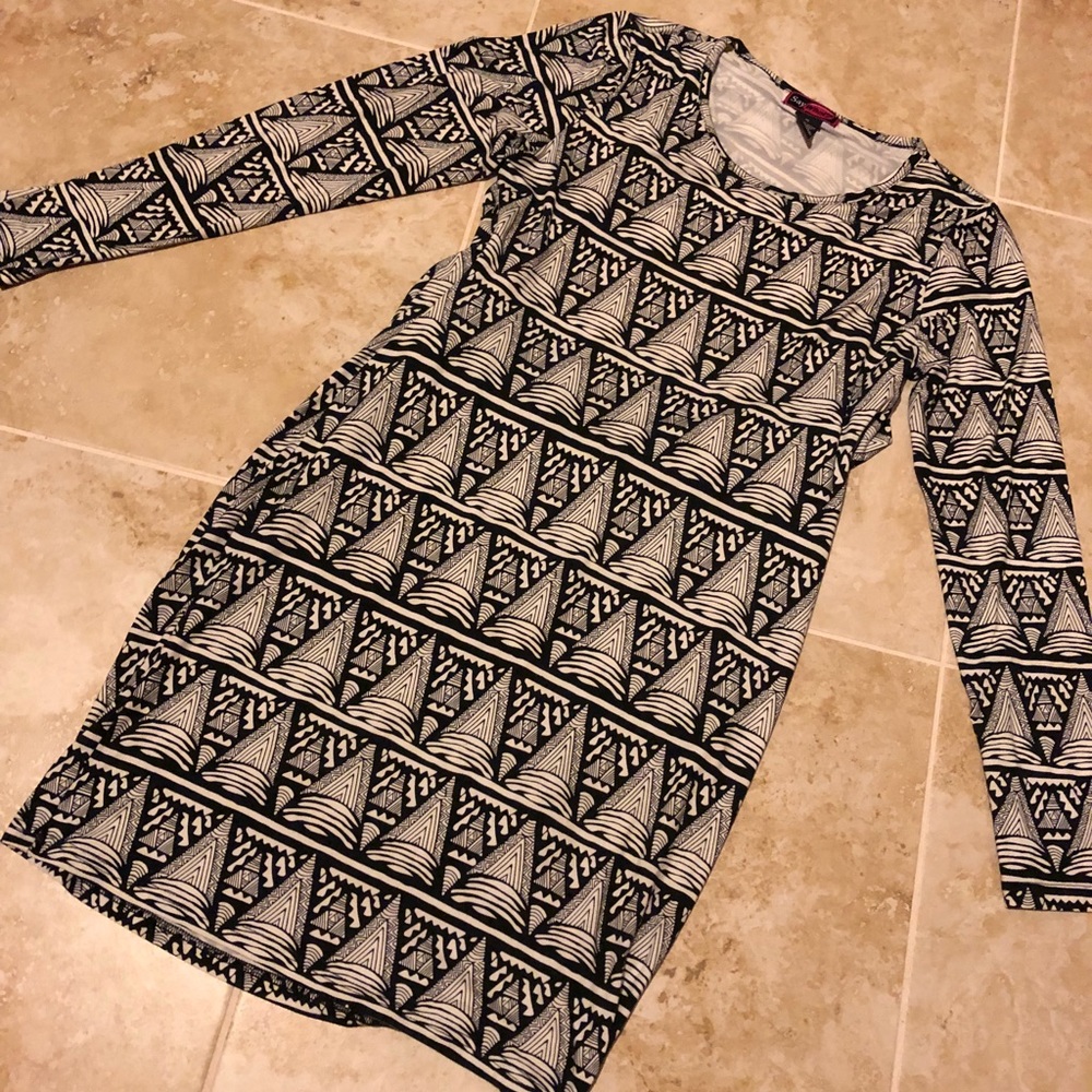 Womans Loose Fitted Black &White Pattern w/Slit XL